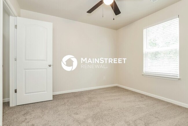 Building Photo - 3 Bedroom Pet-Friendly Home in GREENSBORO,...