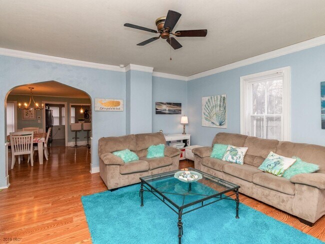 Building Photo - 5638 University Ave