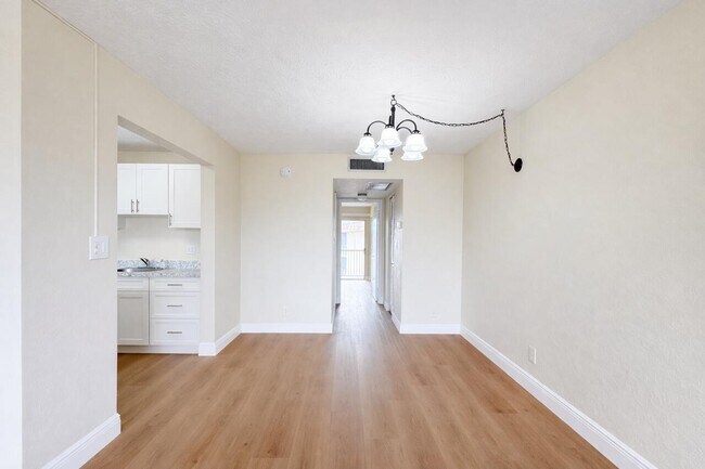 Building Photo - 700 Village Green Ct