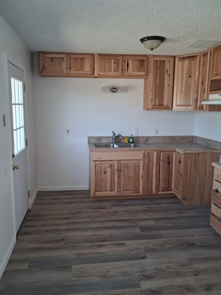 Building Photo - 1124 Juniper Dr