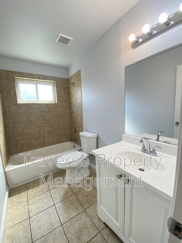 Building Photo - 2420 Springridge Dr
