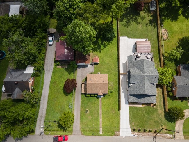 Building Photo - LOOK NO FURTHER THAN THIS INGLEWOOD CHARMER!