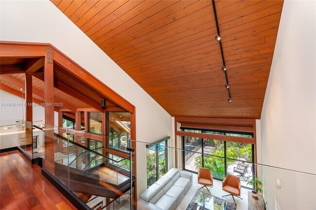 Building Photo - 3400 Poinciana Ave