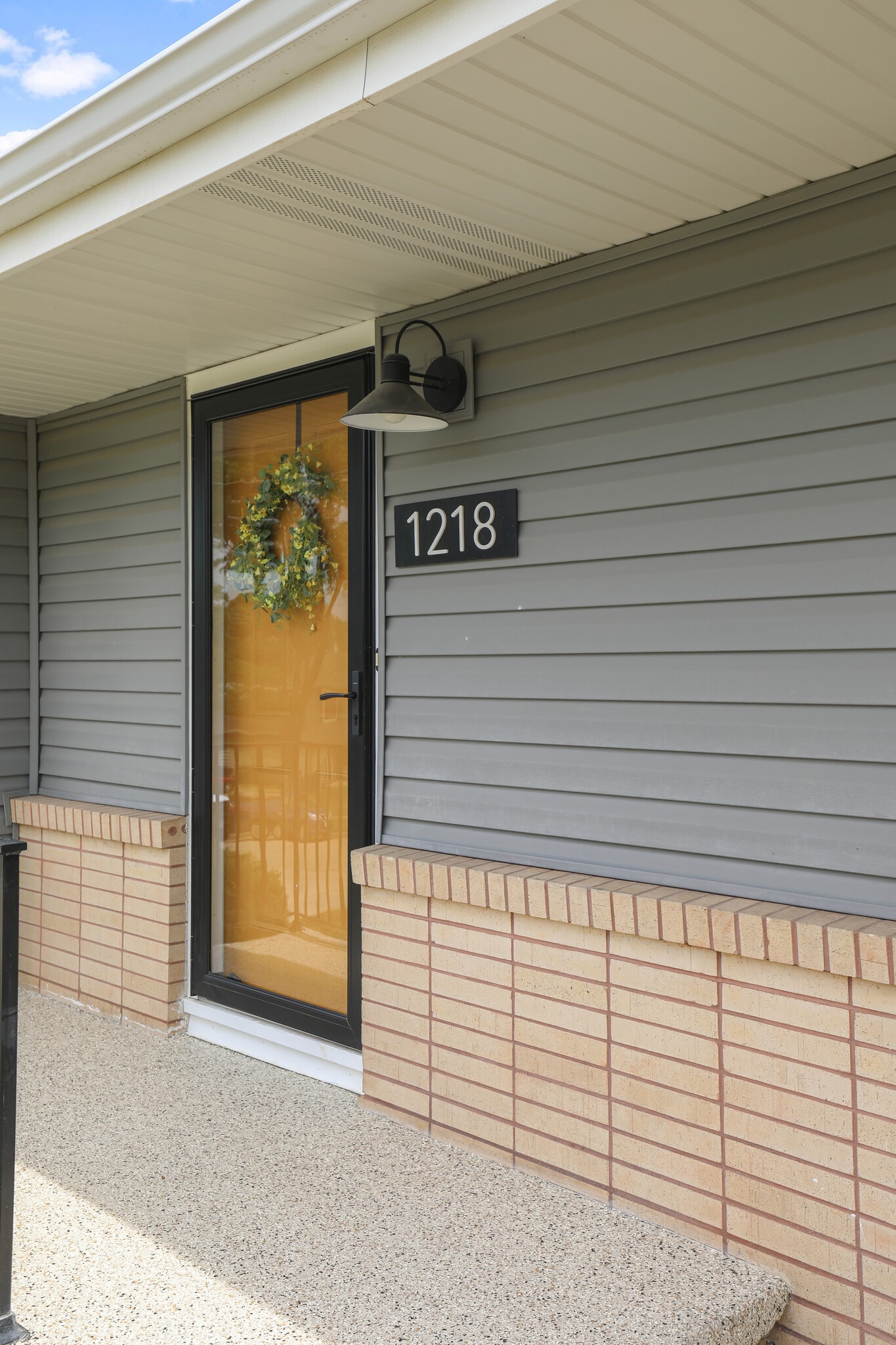 Building Photo - 1218 Sunset Dr