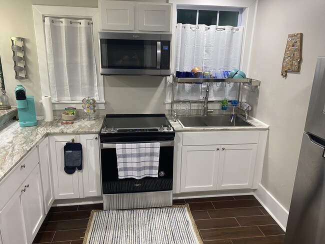 Building Photo - 14 Whitman St