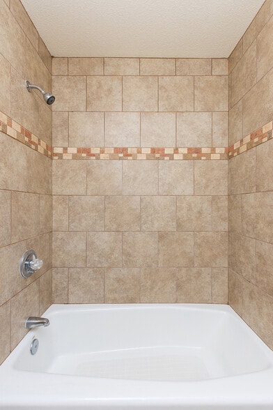 Building Photo - 2357 Saturn Cir