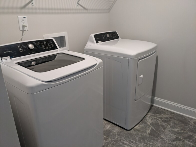 Building Photo - 1001 Canary Pepper Dr