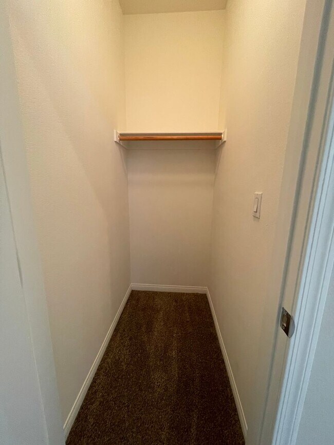 Building Photo - Beautiful Single Story Home in Gated Commu...