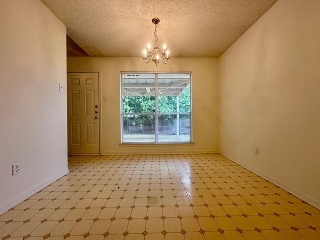 Building Photo - 638 Park Place Drive