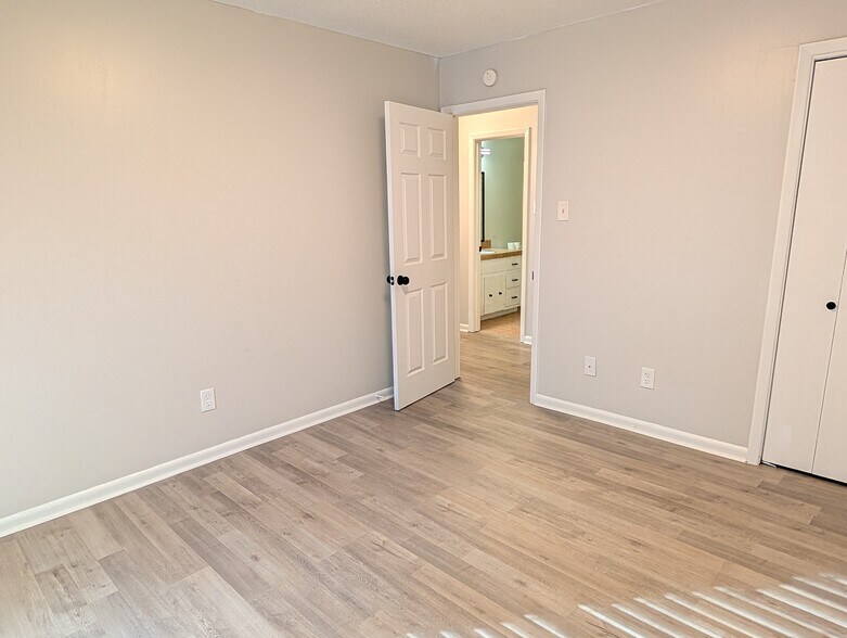 Building Photo - 9508 Labette Dr