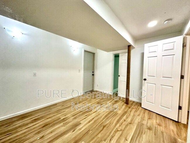 Building Photo - 20215 Pinkney St