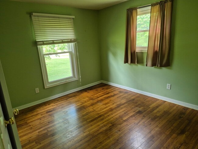 Building Photo - Spacious 3 Bed 2 Bath Rancher In Oxford