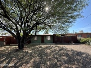 Building Photo - 2208 N Rita Ave