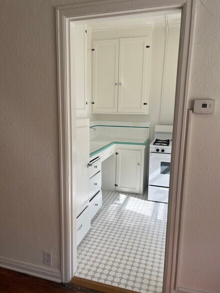 Building Photo - 545 S Hobart Blvd