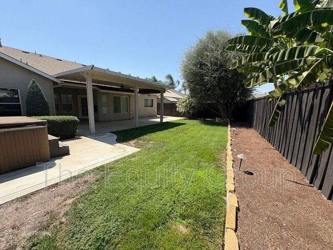 Building Photo - 6226 W Oak Ave