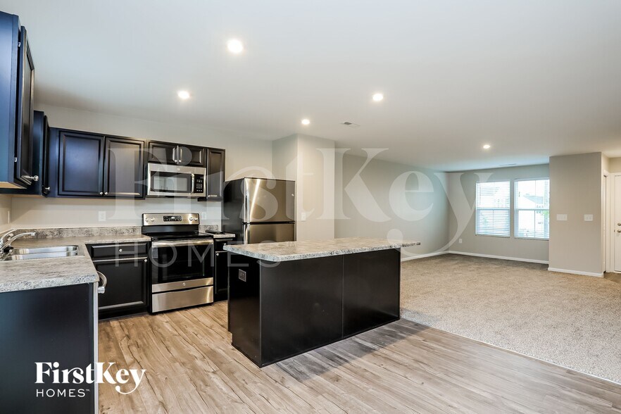 Building Photo - 14 Windchime Ct