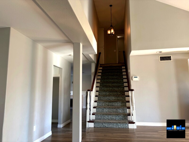 Building Photo - 346 Hilltop Ln