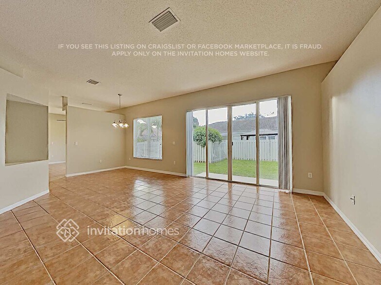 Building Photo - 10698 SW 20th Ct