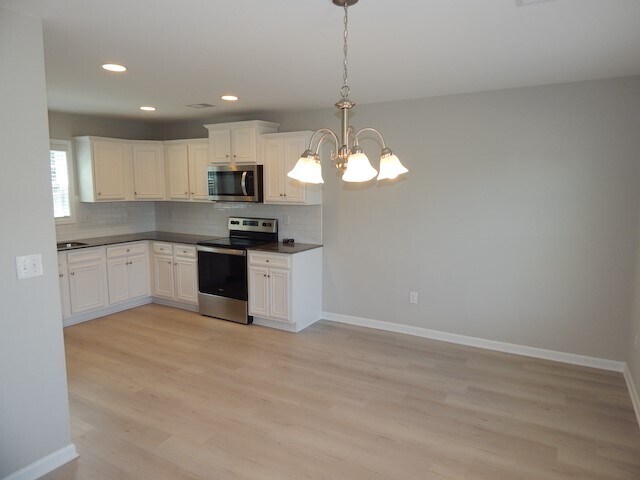 Building Photo - 131 Sunny Pt Lp