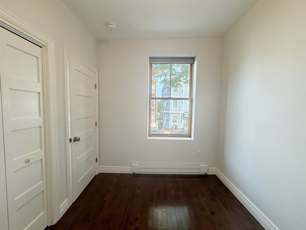 Building Photo - 212 Chelsea St