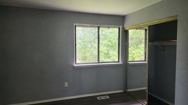 Building Photo - 2530 Cottonwood Ct