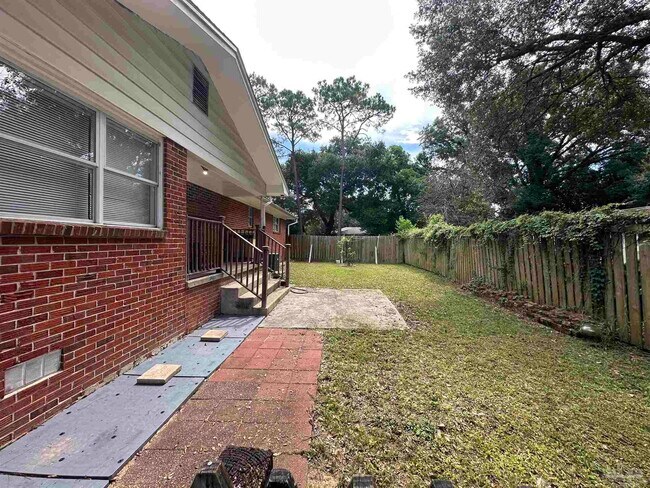 Building Photo - 2833 Bellview Ave