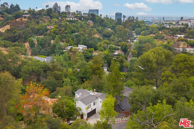 Building Photo - 3030 Passmore Dr