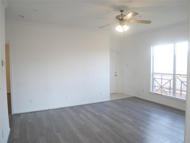 Building Photo - 6289 Wilcrest Dr