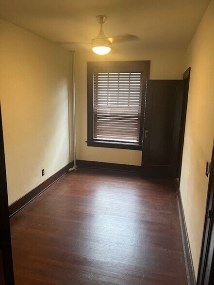 Building Photo - Beautifully Restored 3 BR, 1.5 BR Pre-War ...