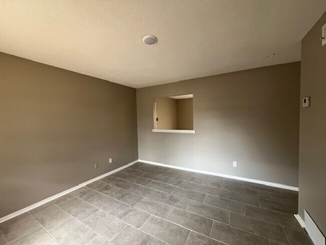 Building Photo - Renovated 3 Bedroom 1 Bath Home for Rent!