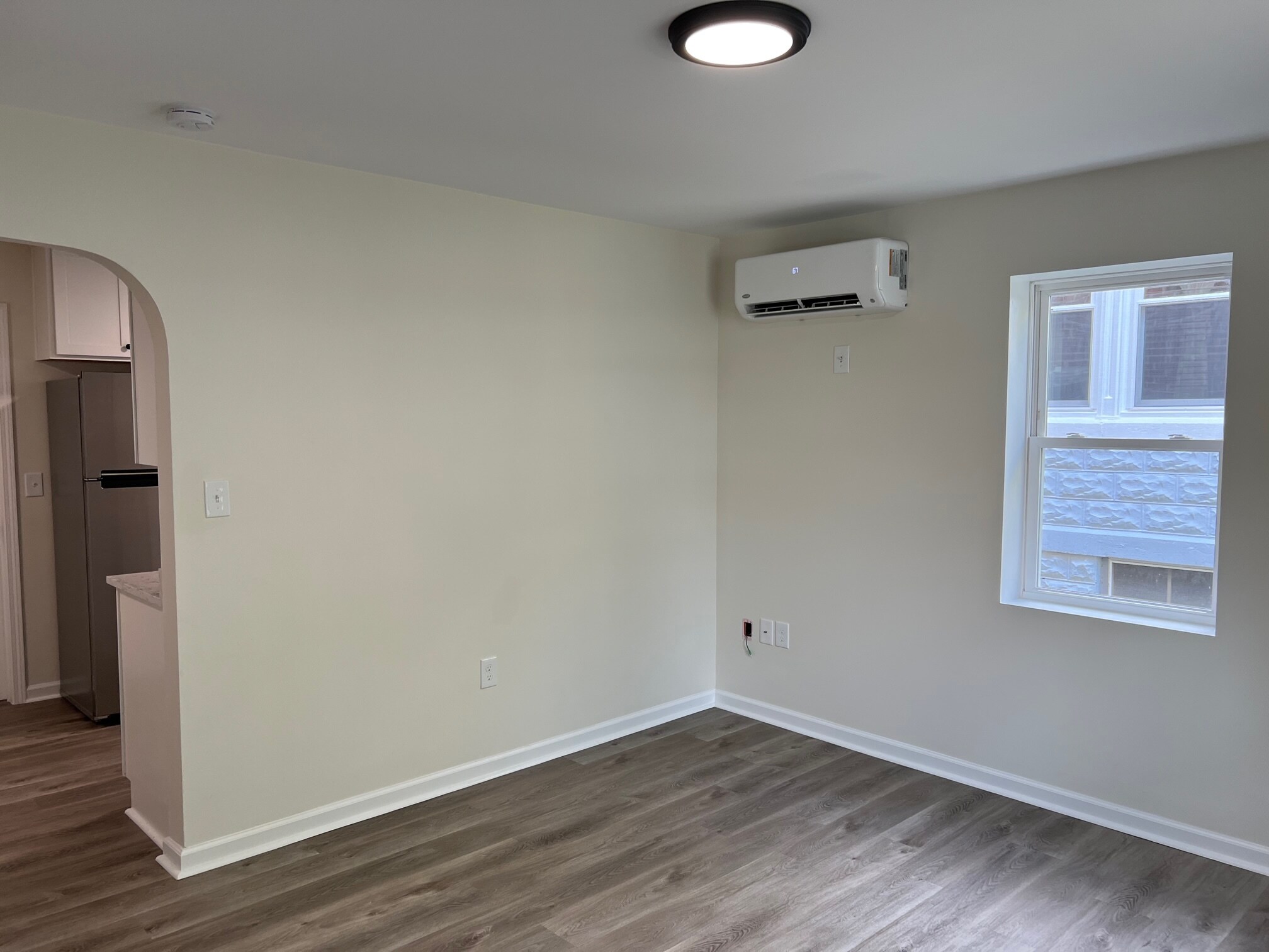 Large Livingroom - 7 Cypress St