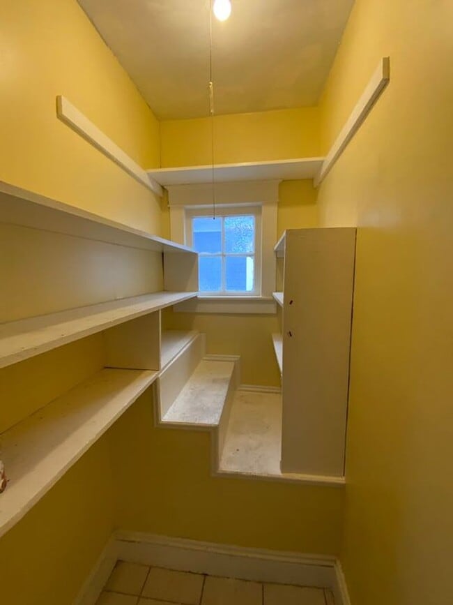 Building Photo - Inviting Home Near ODU