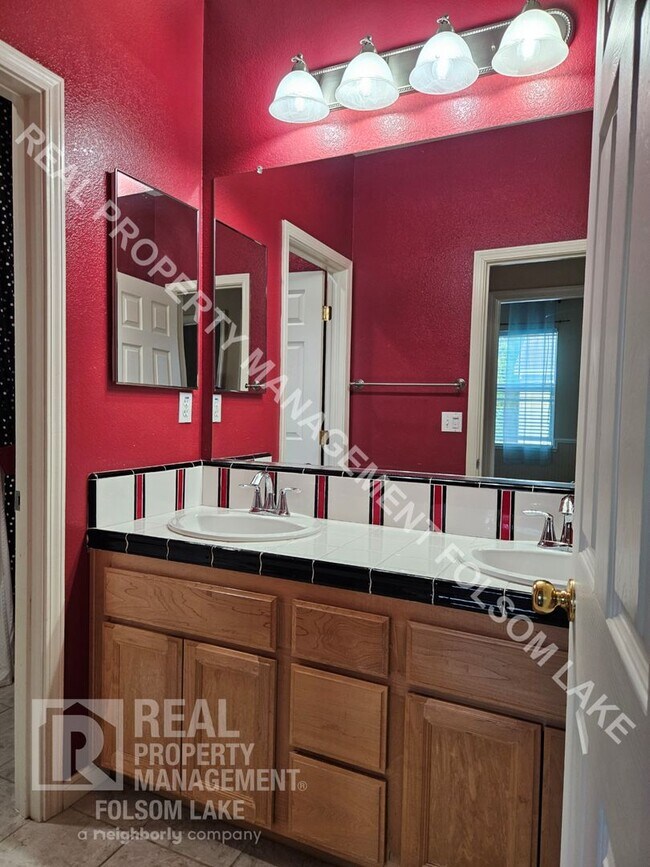 Building Photo - Lincoln Crossing Gated Community 3-Bedroom...