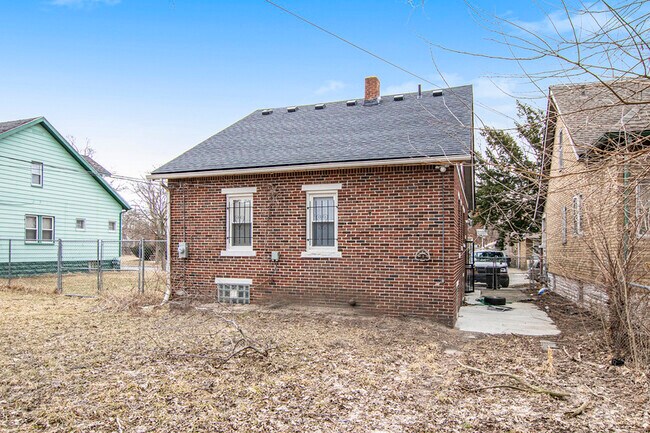 Building Photo - 15495 Littlefield St