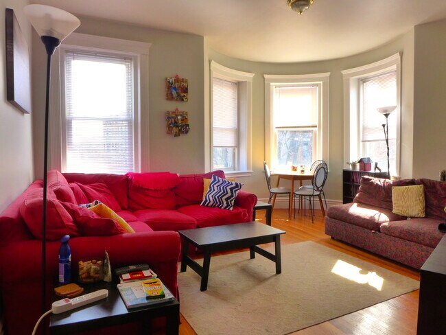 Building Photo - 144 Strathmore Rd