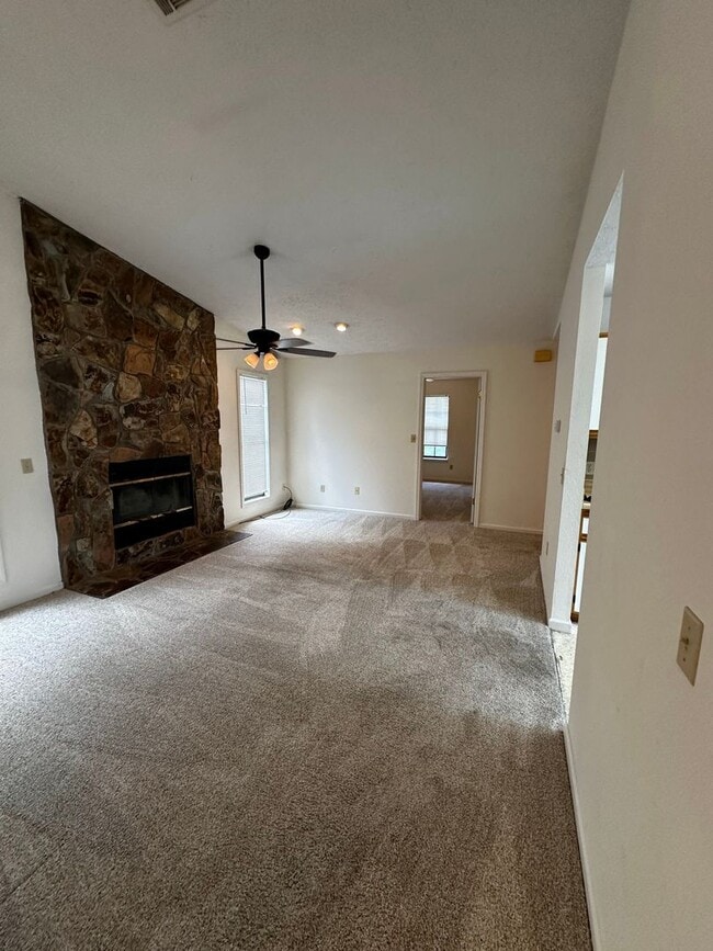 Building Photo - Available from May 15th.  2 Bedroom home with garage. Great Area and Location!