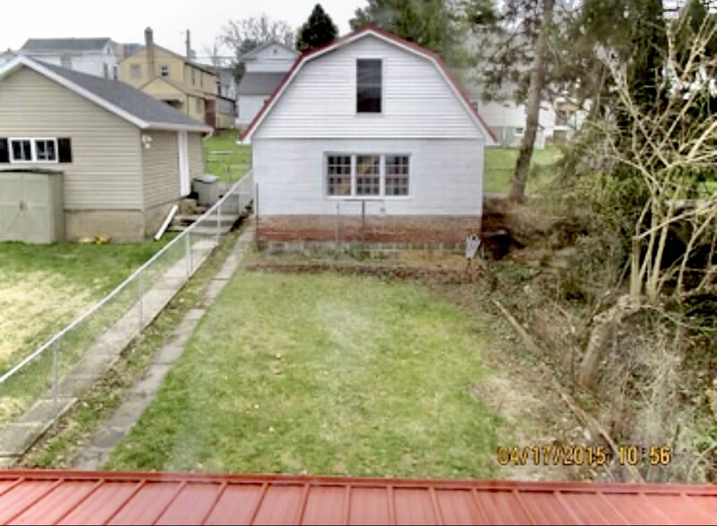 Fenced Yard and 2 car garage - 994 Vine St