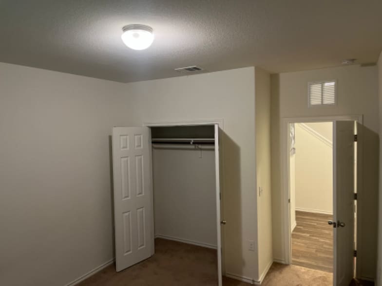 Building Photo - 6317 Graymont Dr