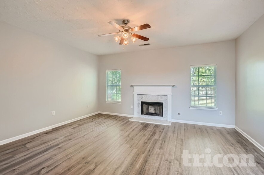 Building Photo - 552 Howell Dr