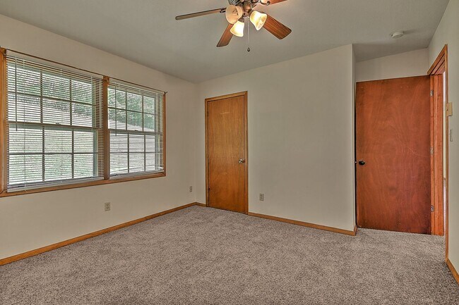 Building Photo - 2810 Antioch Rd