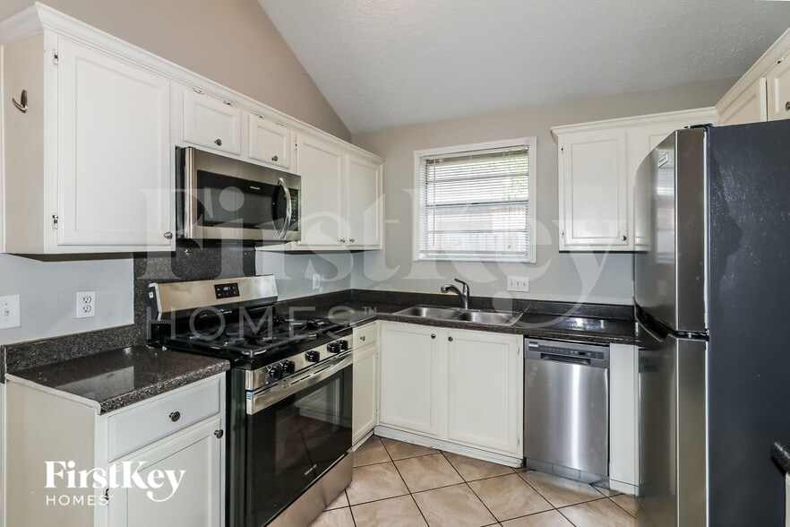 Building Photo - 6426 New World Dr