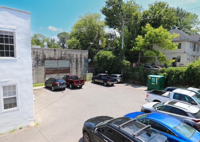 Building Photo - 2015 Court Ave