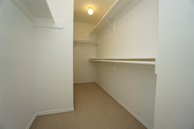 Building Photo - 1518 Sutton St