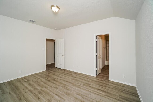 Building Photo - 3919 Silver Ranch Rd