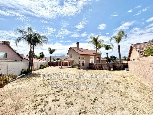Building Photo - 15854 Pampas Ct