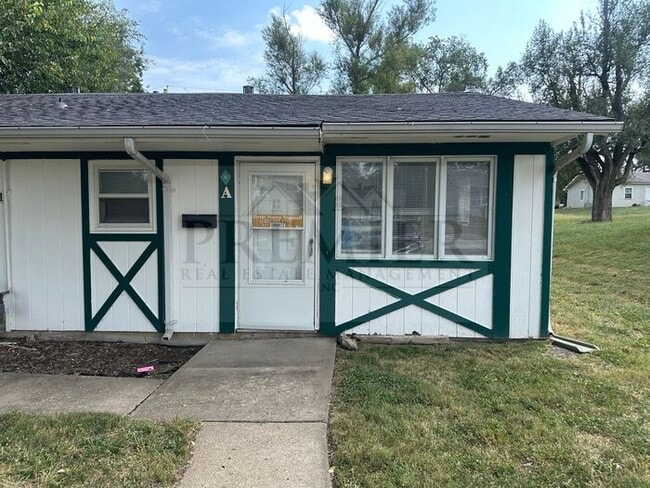 Primary Photo - 2 bd/1 ba duplex 6111 E 153rd St #A, Grand...