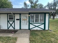 Building Photo - 2 bd/1 ba duplex 6111 E 153rd St #A, Grand...