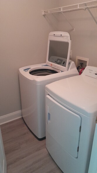 Building Photo - 1206 Mendenhall Ct