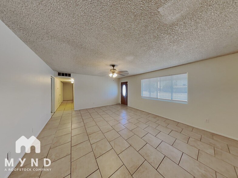 Building Photo - 5619 N 61st Cir