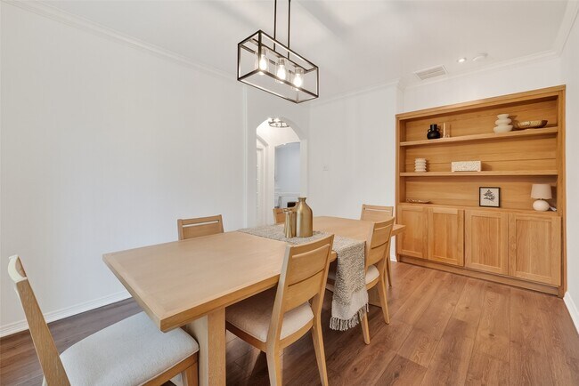 Building Photo - 66 S Longsford Cir